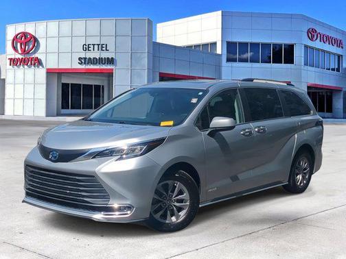 2021 Toyota Sienna XLE 8 Passenger