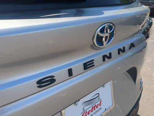 2021 Toyota Sienna XLE 8 Passenger