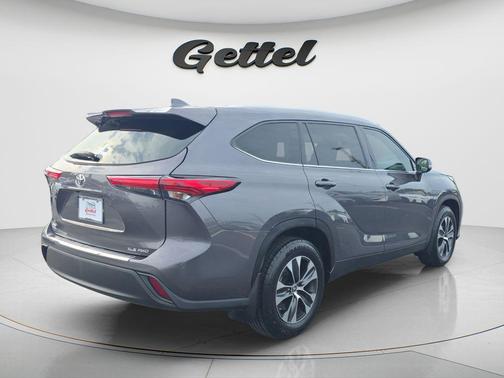 Magnetic Gray Metallic 2021 Toyota Highlander XLE