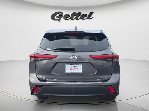 Magnetic Gray Metallic 2021 Toyota Highlander XLE