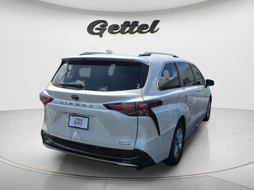 Wind Chill Pearl 2023 Toyota Sienna Limited