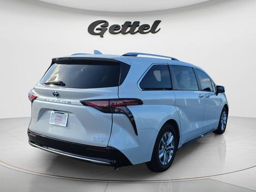 Wind Chill Pearl 2023 Toyota Sienna Limited