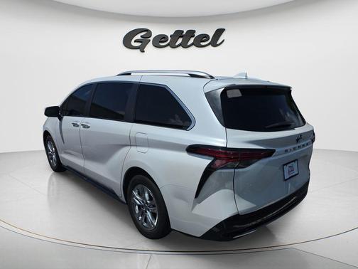 Wind Chill Pearl 2023 Toyota Sienna Limited