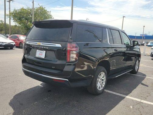 2024 Chevrolet Suburban LT
