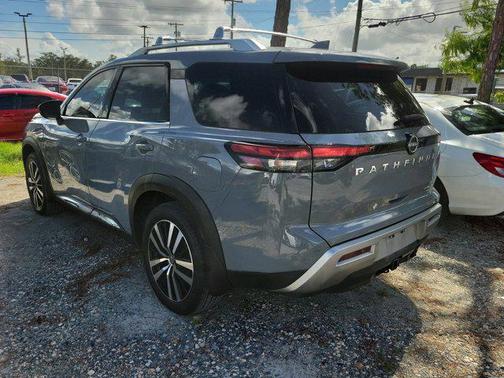 2024 Nissan Pathfinder Platinum FWD