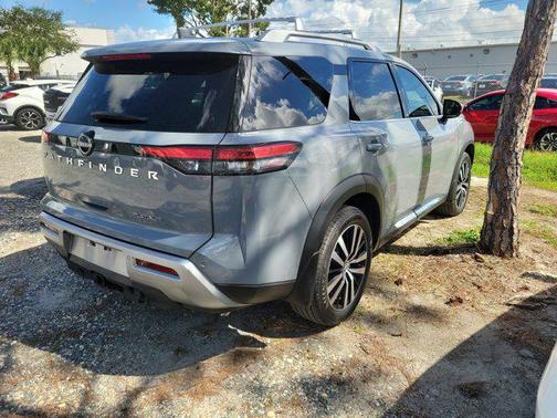 2024 Nissan Pathfinder Platinum FWD