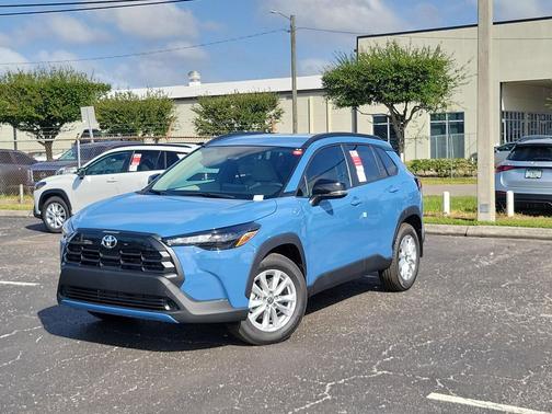 2026 Toyota Corolla Cross LE