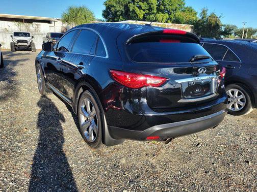 2016 INFINITI QX70 Base