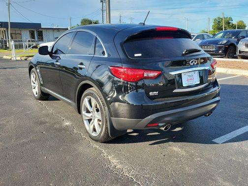 2016 INFINITI QX70 Base