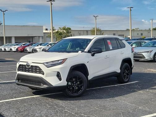 2025 Toyota RAV4 LE