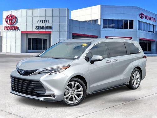 2023 Toyota Sienna Platinum 7 Passenger