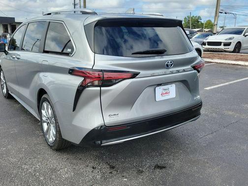 2023 Toyota Sienna Platinum 7 Passenger