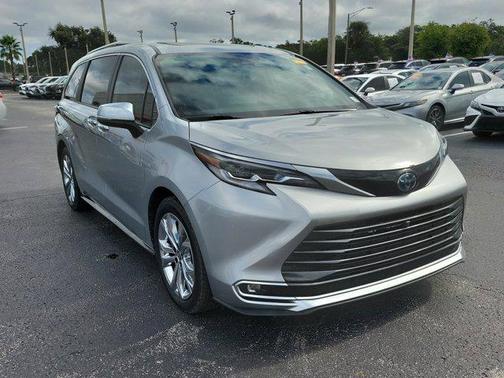 2023 Toyota Sienna Platinum 7 Passenger