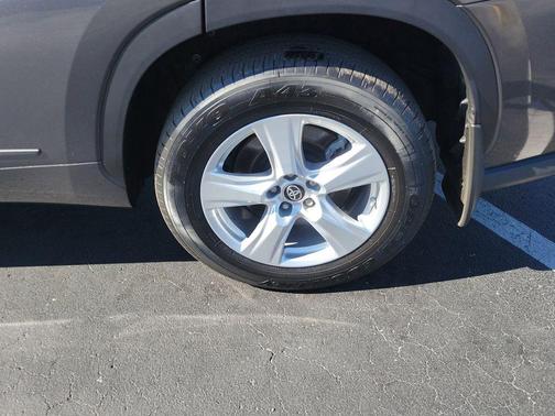 2023 Toyota Highlander Hybrid LE