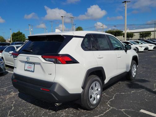 2025 Toyota RAV4 LE