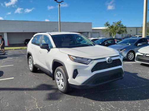2025 Toyota RAV4 LE