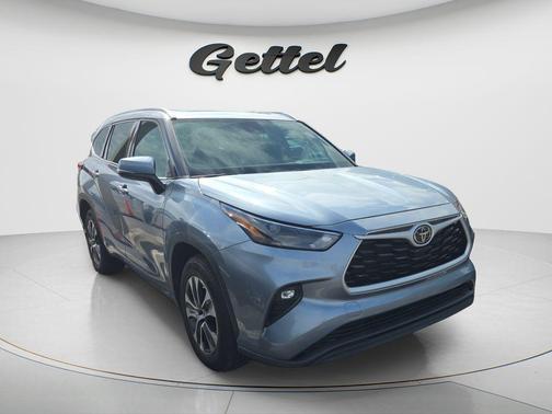 Moon Dust 2022 Toyota Highlander XLE
