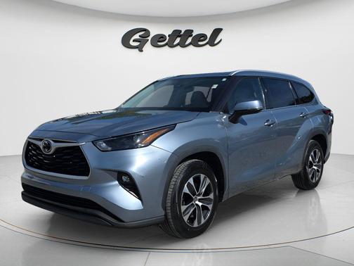 Moon Dust 2022 Toyota Highlander XLE