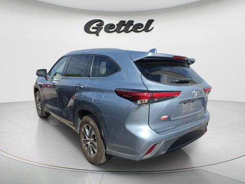 Moon Dust 2022 Toyota Highlander XLE