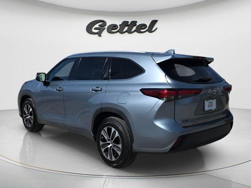 Moon Dust 2022 Toyota Highlander XLE