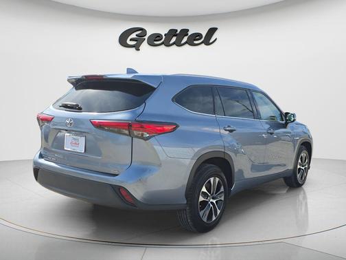 Moon Dust 2022 Toyota Highlander XLE