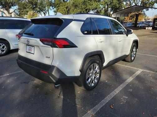 2020 Toyota RAV4 XLE Premium