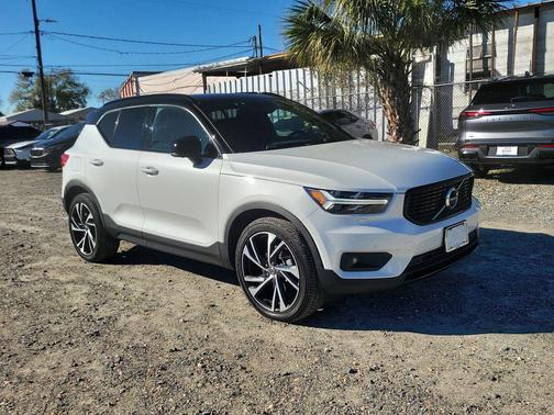 2021 Volvo XC40 T5 R-Design