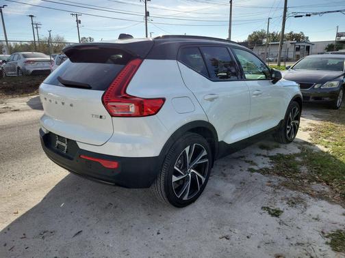 2021 Volvo XC40 T5 R-Design