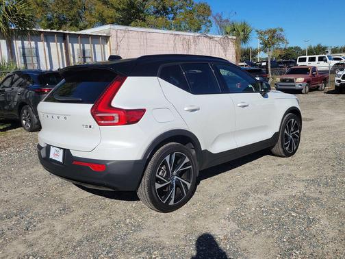 2021 Volvo XC40 T5 R-Design