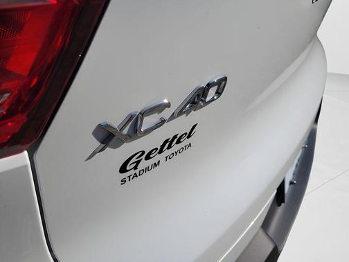 2021 Volvo XC40 T5 R-Design