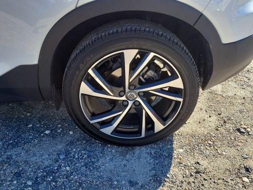 2021 Volvo XC40 T5 R-Design