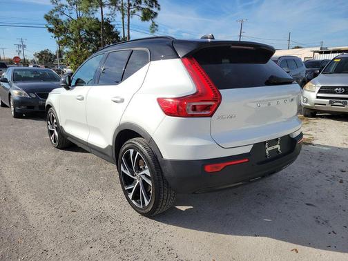 2021 Volvo XC40 T5 R-Design