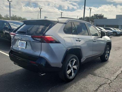 2025 Toyota RAV4 Hybrid SE