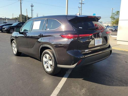 2022 Toyota Highlander LE