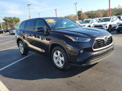 2022 Toyota Highlander LE