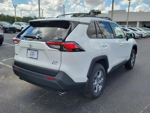 2025 Toyota RAV4 Hybrid XLE