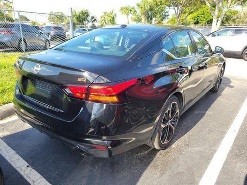 2023 Nissan Altima SR FWD