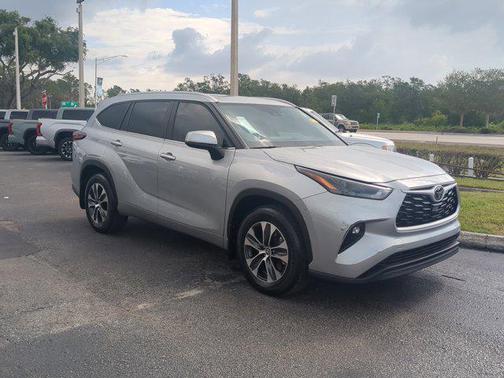 2024 Toyota Highlander XLE