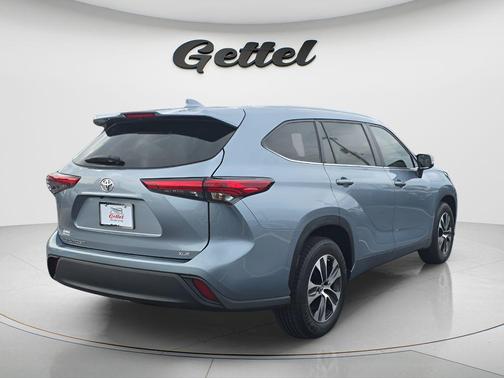 Moon Dust 2023 Toyota Highlander XLE
