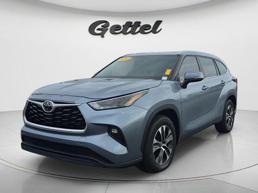 Moon Dust 2023 Toyota Highlander XLE