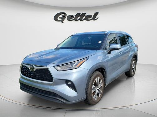 Moon Dust 2023 Toyota Highlander XLE