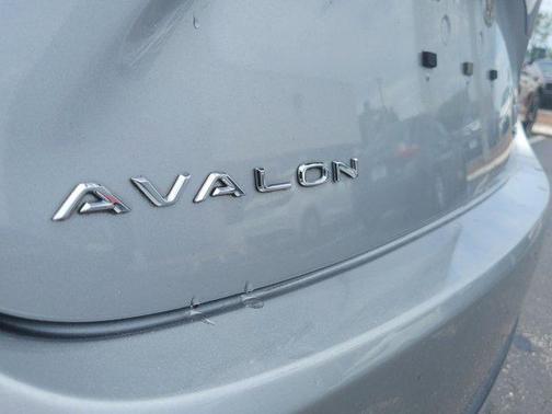 2018 Toyota Avalon Hybrid XLE Premium