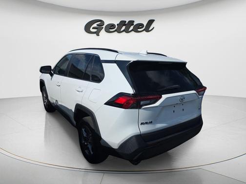 Ice Cap 2023 Toyota RAV4 XLE