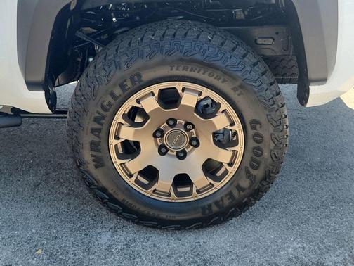 2025 Toyota Tacoma Hybrid Trailhunter