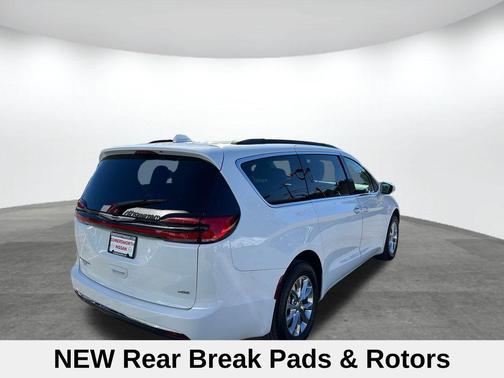 2022 Chrysler Pacifica Touring-L