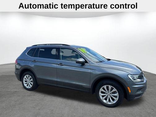 Platinum Gray Metallic 2019 Volkswagen Tiguan 2.0T SE