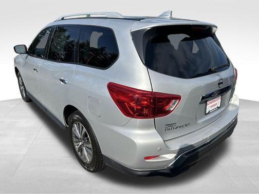 2019 Nissan Pathfinder SV