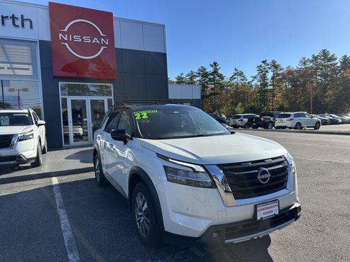 2022 Nissan Pathfinder SL