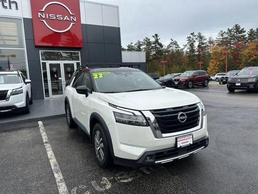 2022 Nissan Pathfinder SL