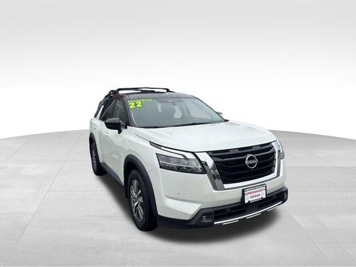 2022 Nissan Pathfinder SL